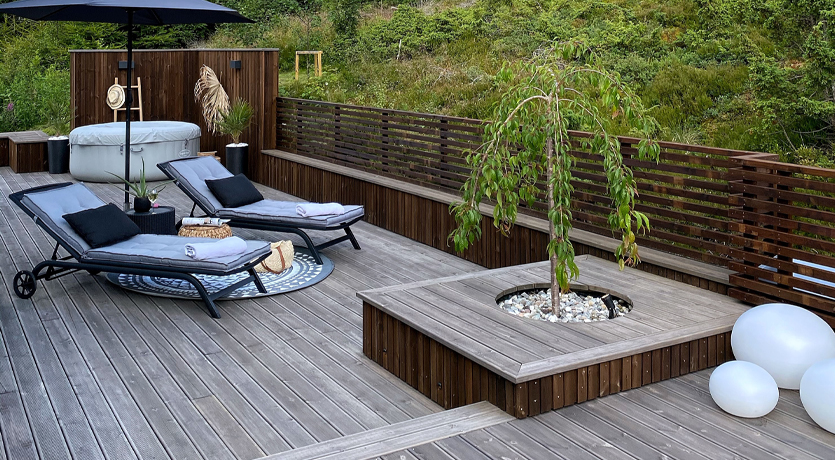 bed på terrasse