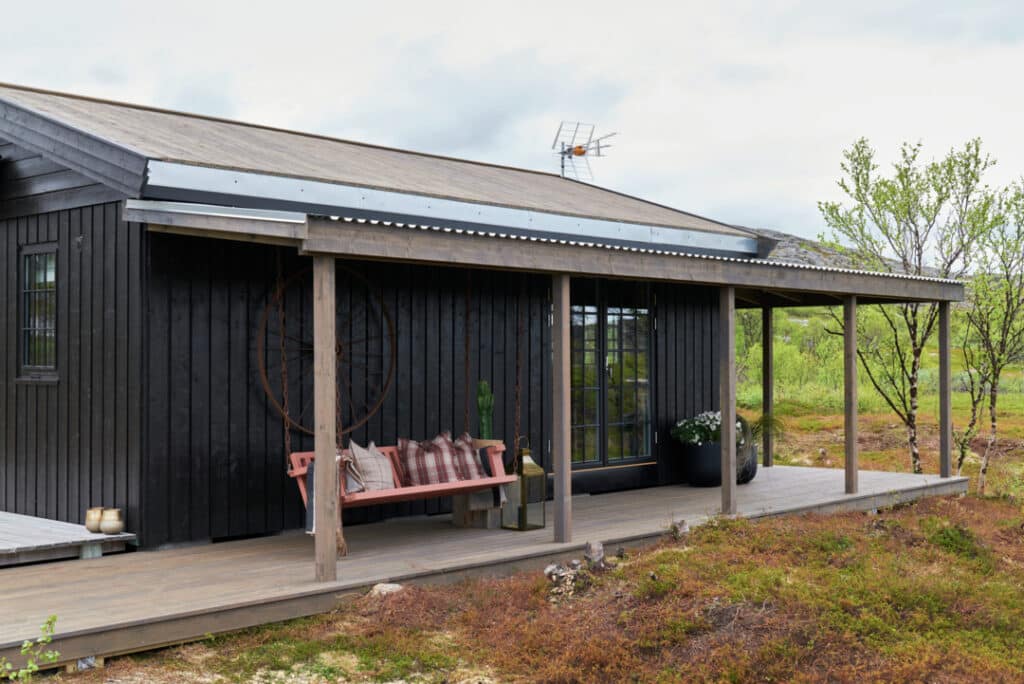 Eventyrlig Oppussing med MøreRoyal tretak og terrasse