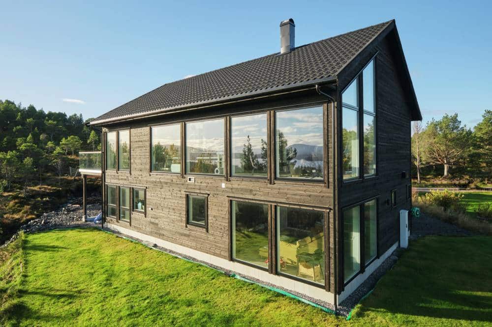 Hus med royalimpregnert kledning. 