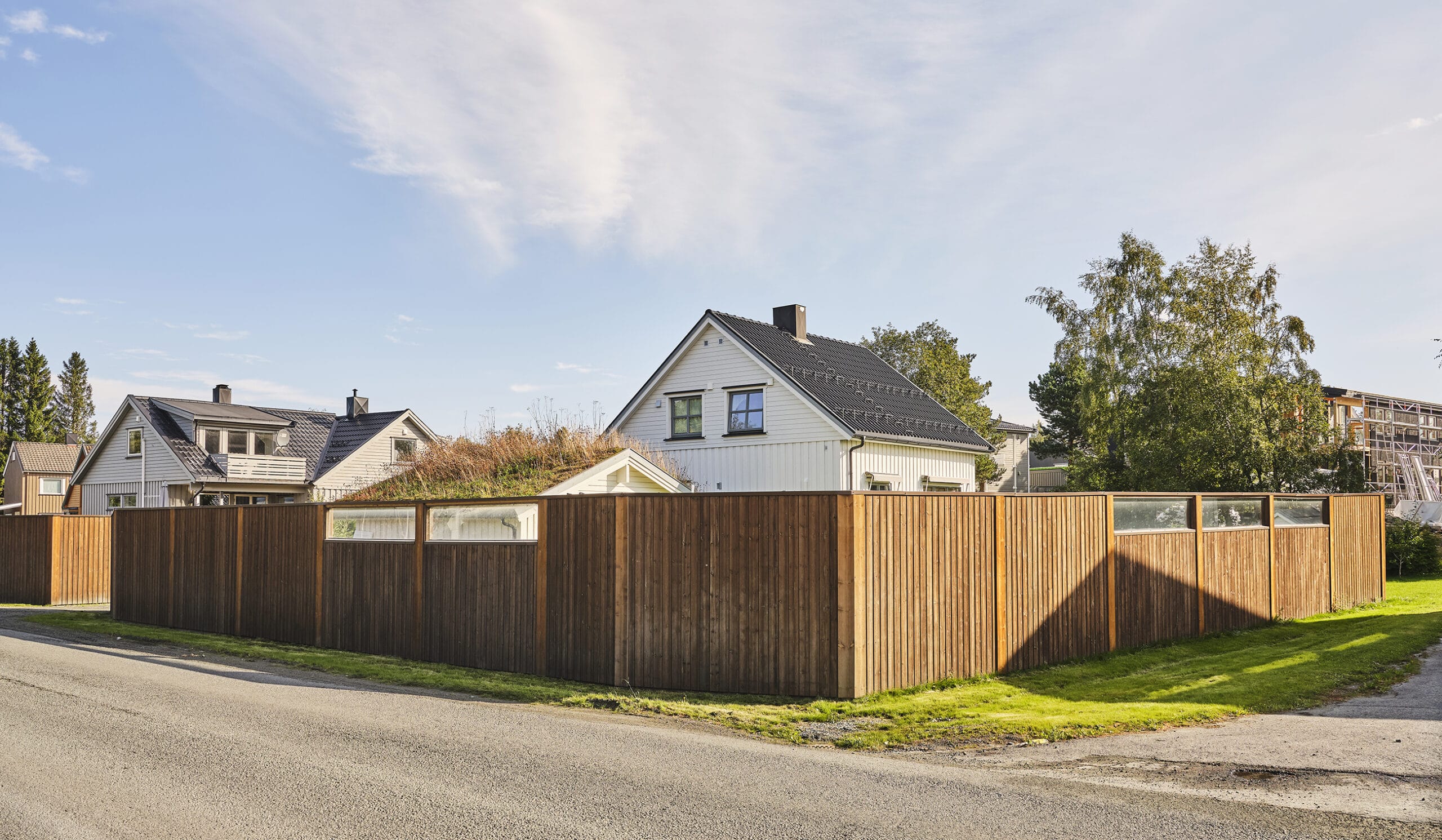 Støyskjerm foran hus
